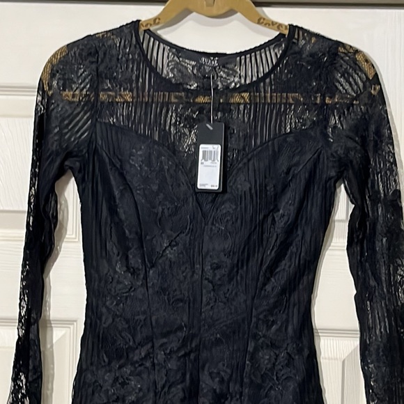 Guess Long-sleeve Embroidered Lace Top.  Size-XS. NWT. - Picture 2 of 6